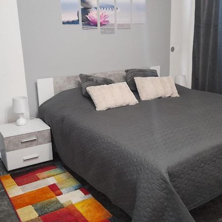 Apartmani Delas 2 Pjescana Uvala Zewnętrze zdjęcie