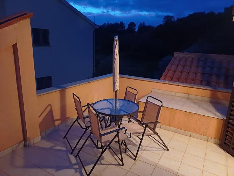 Apartmani Delas 2 Pjescana Uvala Zewnętrze zdjęcie