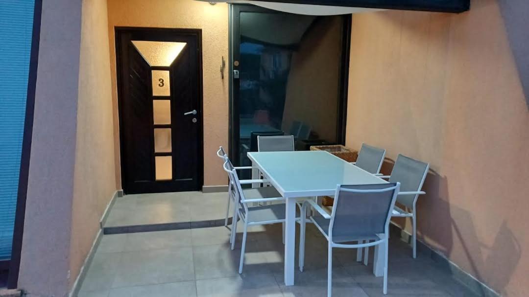Apartmani Delas 2 Pjescana Uvala Zewnętrze zdjęcie